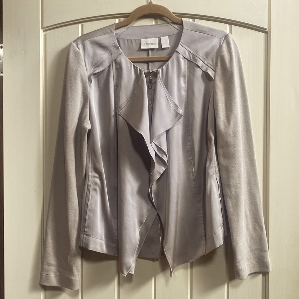 NWOT Chico’s Size 1 Elegant zip-front jacket